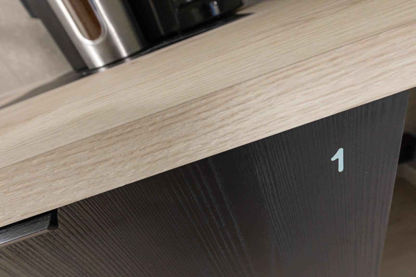 Alle hybler har private kjøkkenskuffer med privat merket kjøkkenutstyr.(bilde Nordic Light Estate www.nle.no) Galleribilde