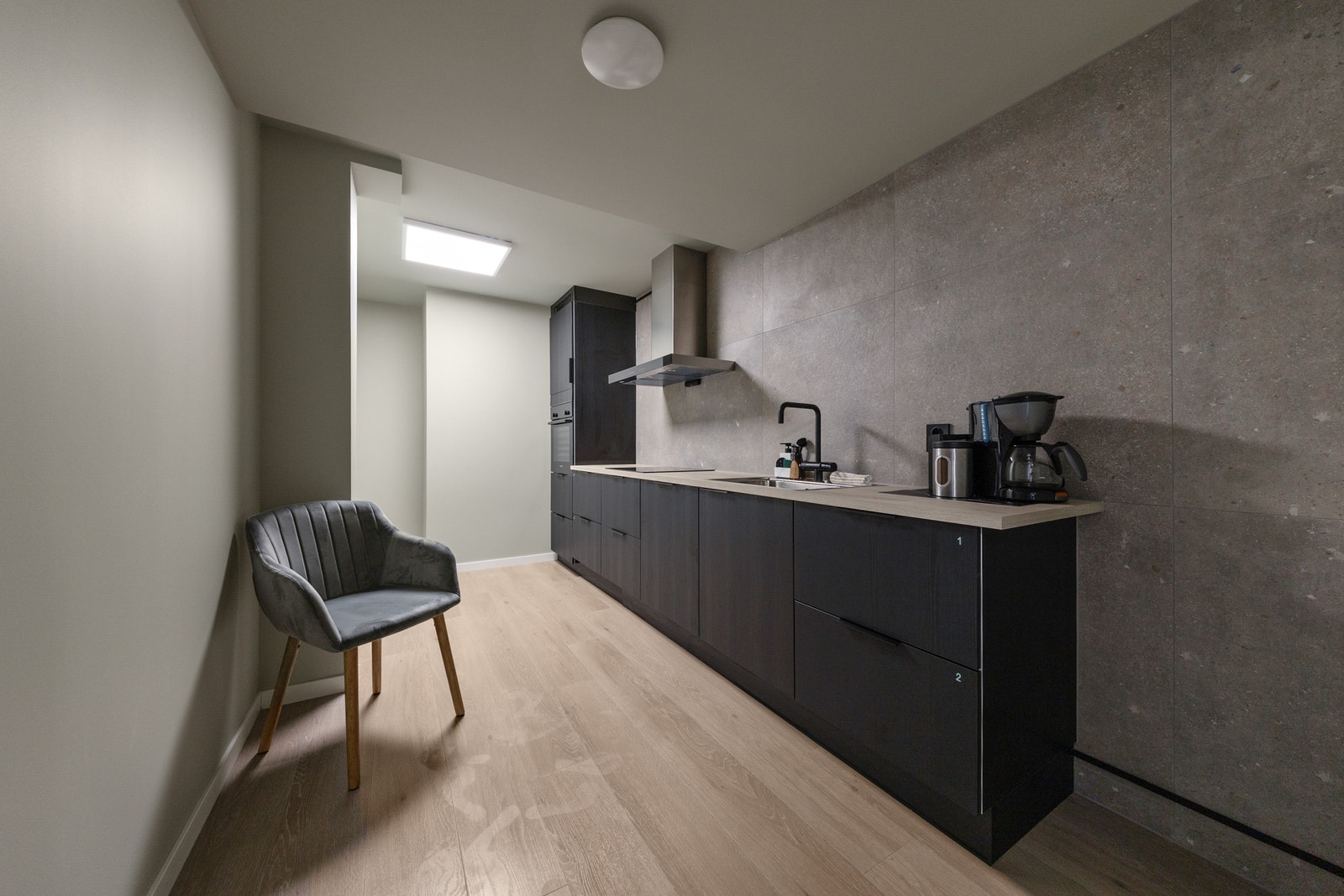 Felles kjøkken med stekovn,koketopp,micro og oppvaskmaskin(bilde Nordic Light Estate www.nle.no) Galleribilde