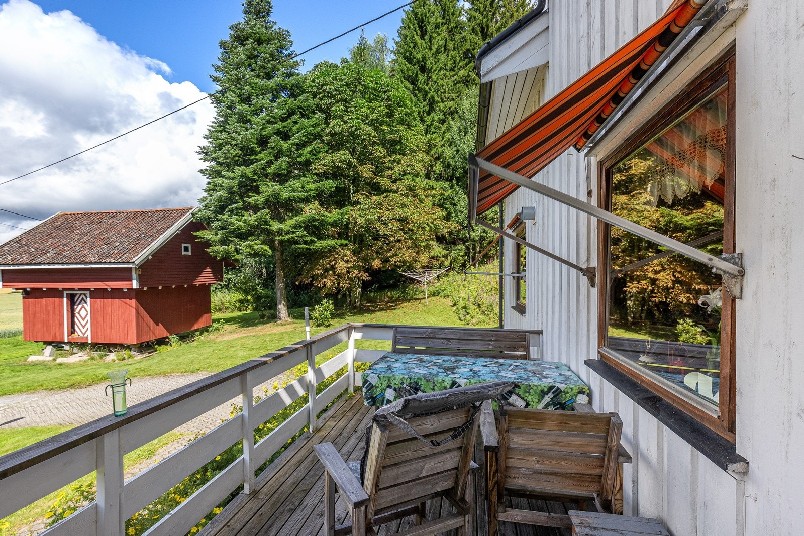 Terrasse ved inngangsparti. Galleribilde