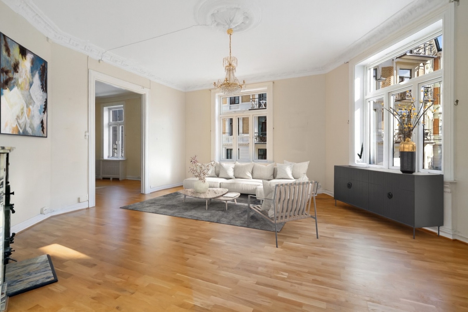 Gode møbleringsmuligheter med plass til sofagruppe og tilhørende møblement. Galleribilde