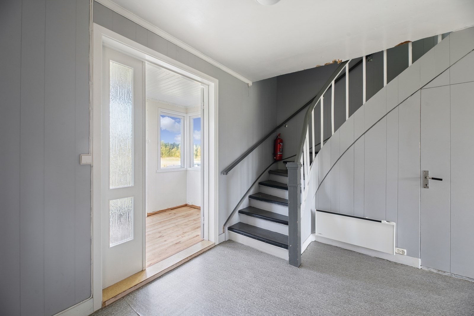 God plass til å henge fra seg ytterklær. Galleribilde