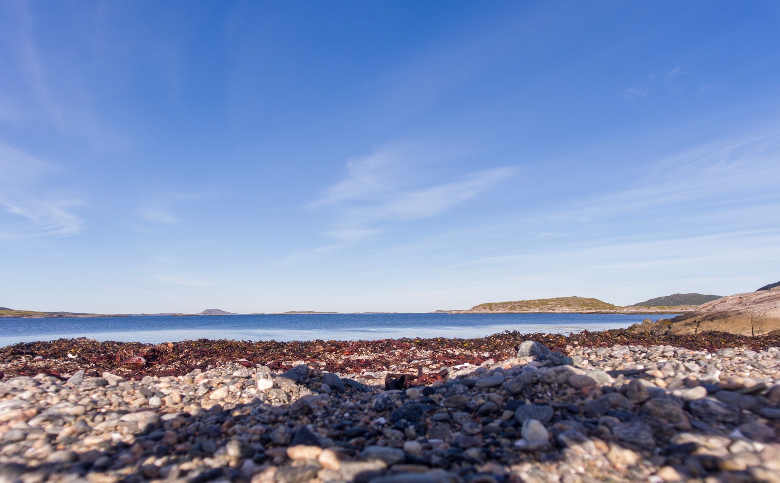 En av flere strender ved Sørplassen på Havsteins vestre del Galleribilde