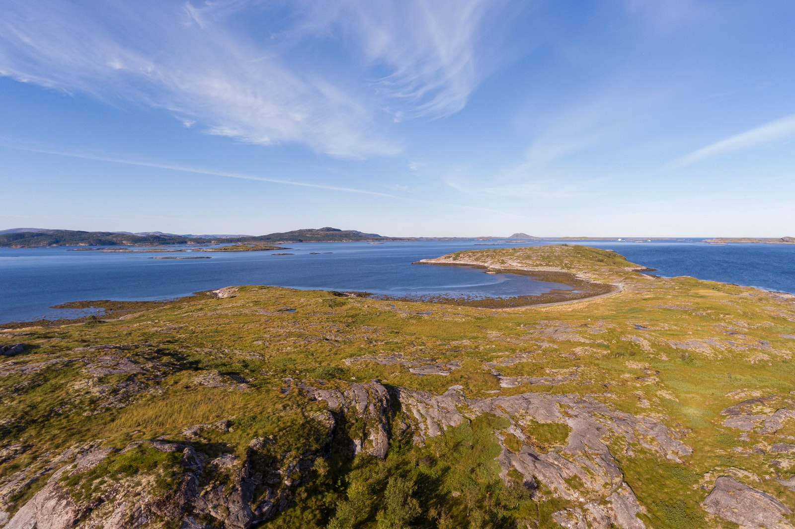 Området er kjent for sin storslåtte kystnatur, lune viker og spektakulære skjærgård Galleribilde