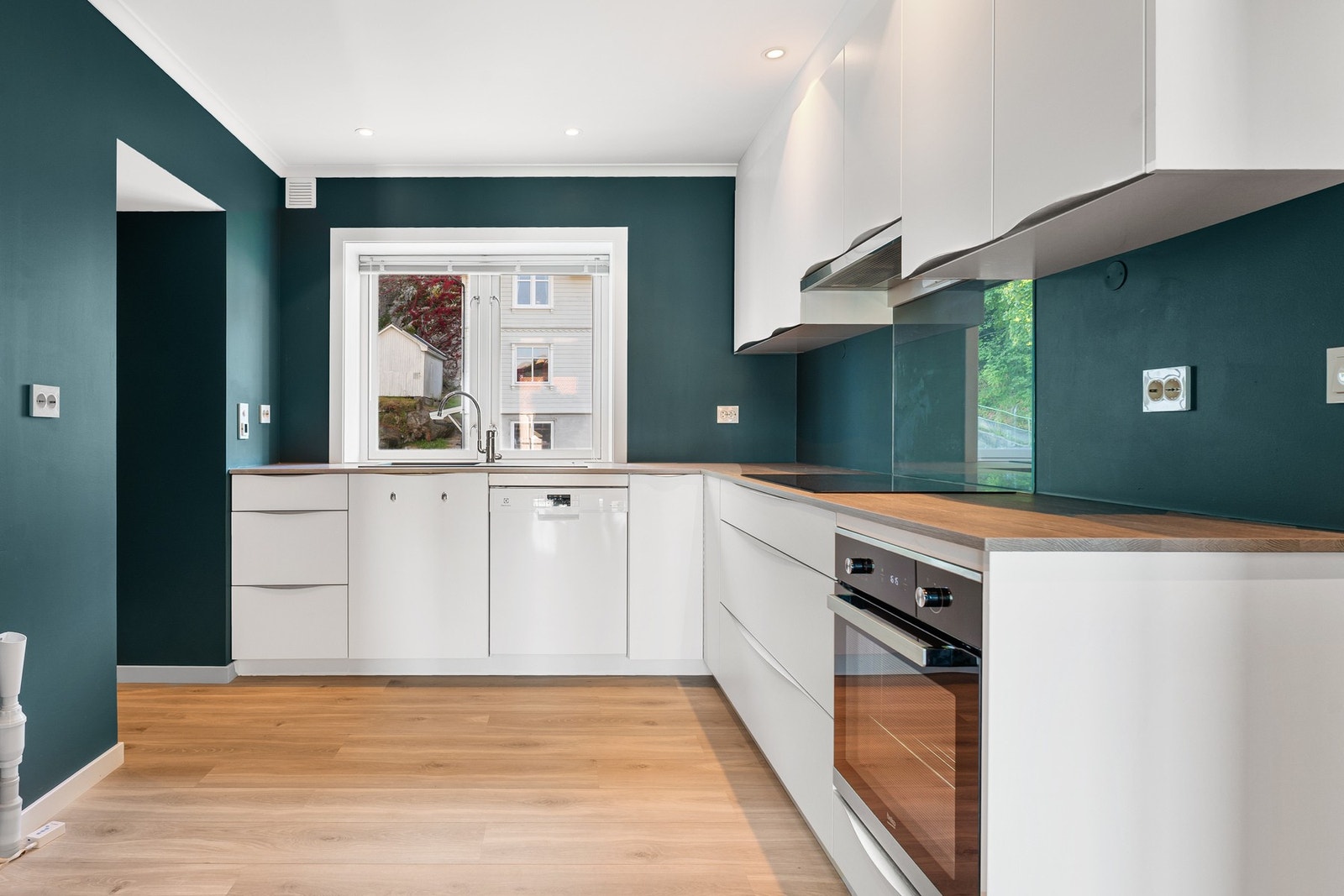 Stilig fargevalg og integrerte hvitevarer gir et meget godt inntrykk. Galleribilde