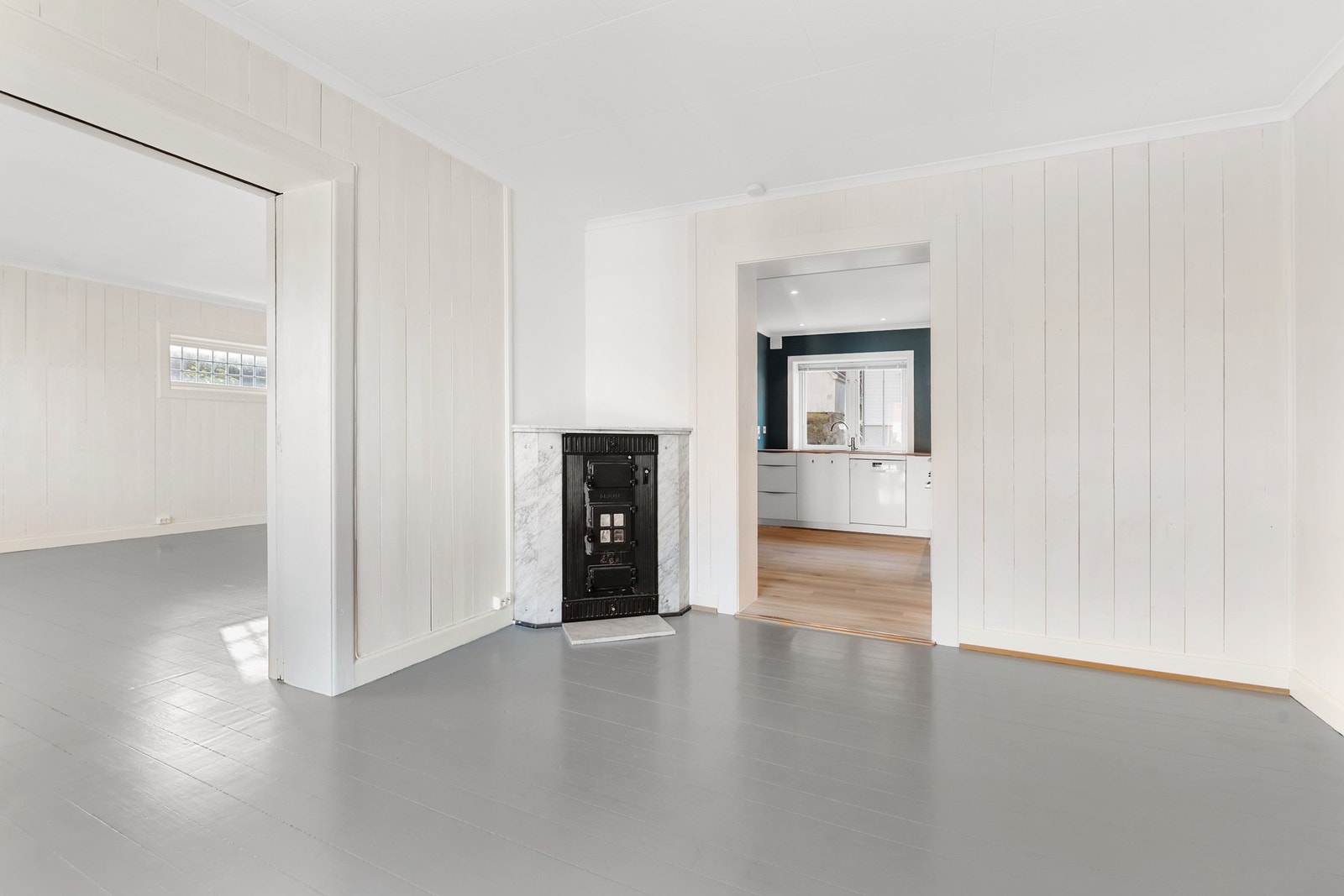 Spisestuen har direkte kontakt med kjøkkenet. Galleribilde