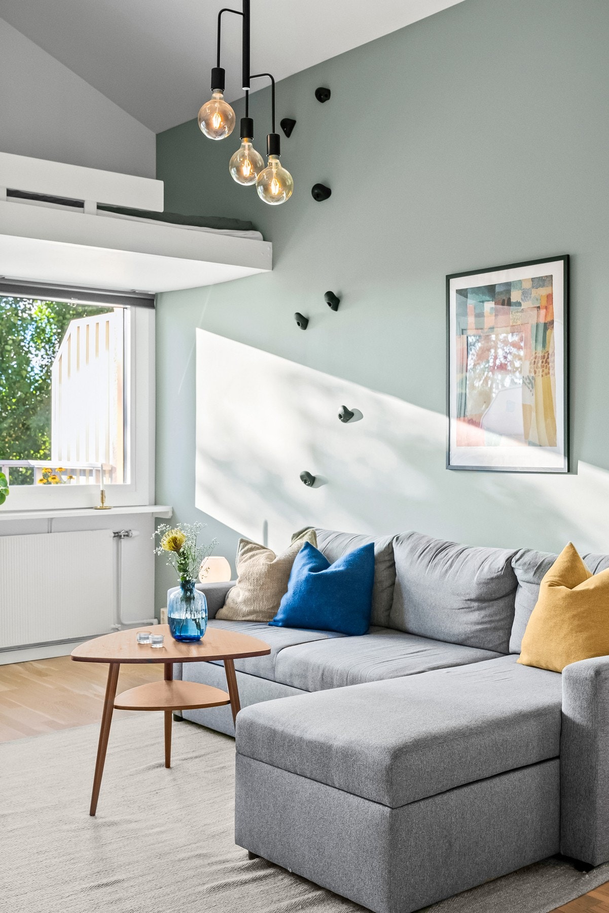 Fyring (oppvarming), varmtvann og grunnpakke kabel-tv/internett er inkludert i felleskostnadene. Galleribilde