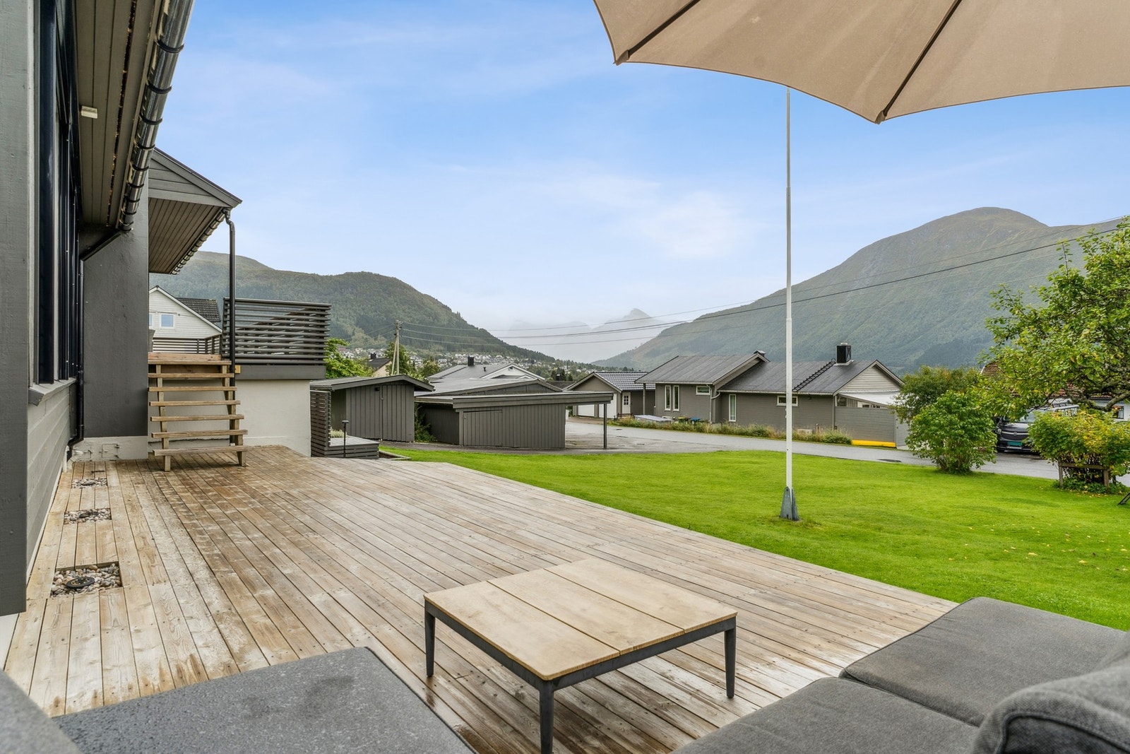 Fra boligen er det kort vei til både barneskole, dagligvare og flotte turområder Galleribilde