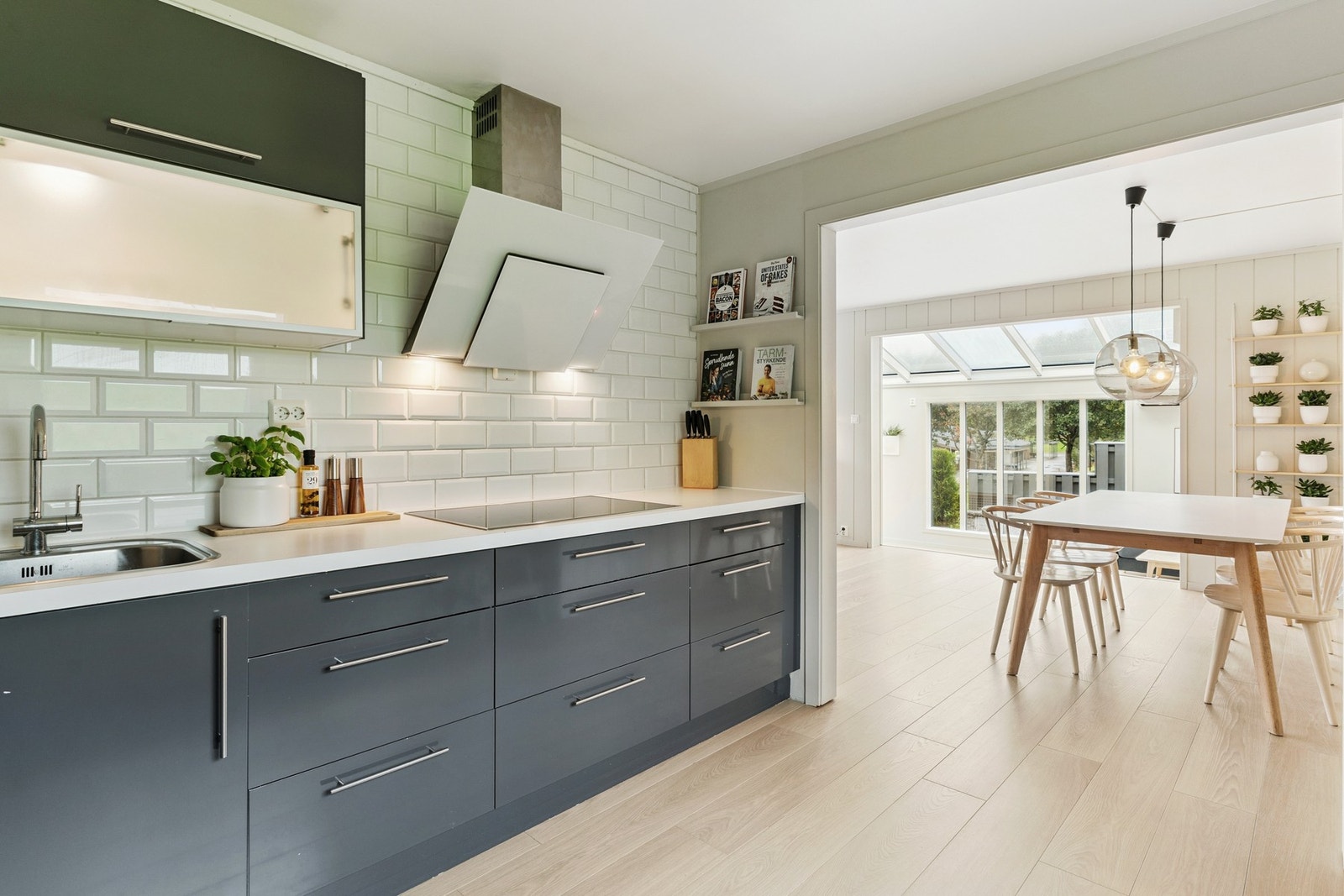 Kjøkkeninnredningen er fra 2013 Galleribilde