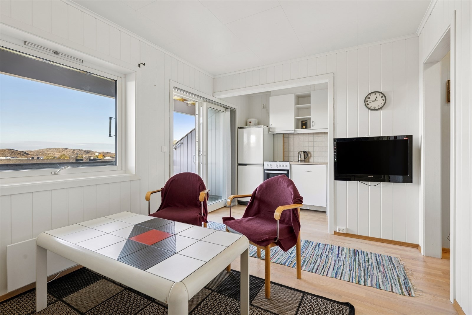 Gode vindusflater sørger for at rommet får godt med naturlig lys. Galleribilde