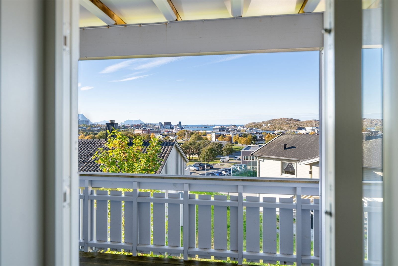 Fra stuen er det videre utgang til balkong. Galleribilde