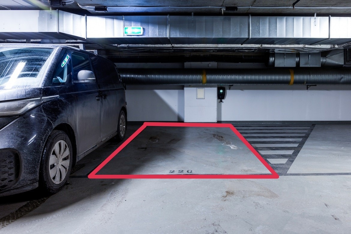 PLASS 220 | L: 500 B: 250 | PRIS KR 1 090 000,- | LADER Galleribilde