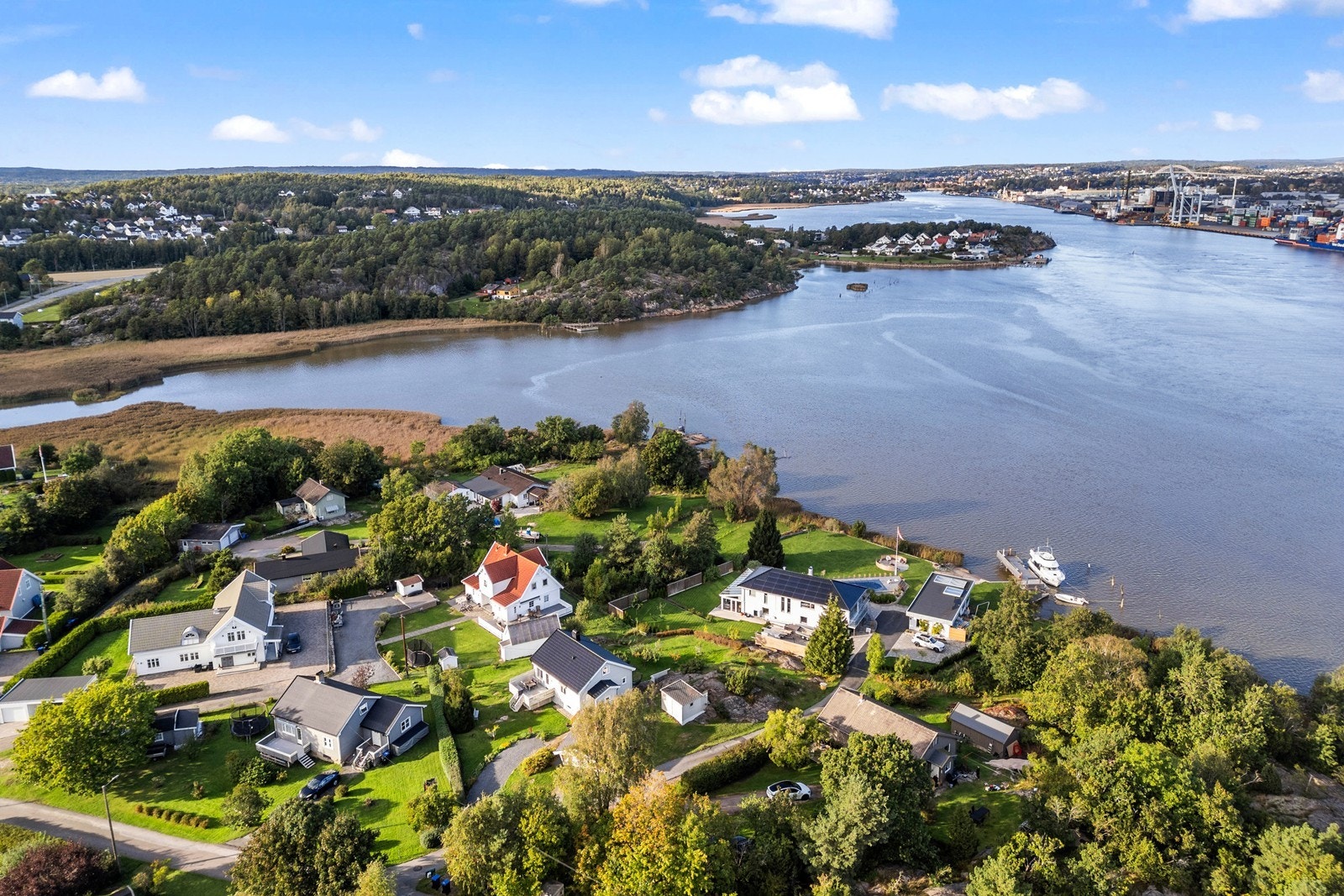 Bo landlig, sjønært og likevel med kort vei til byen! Galleribilde