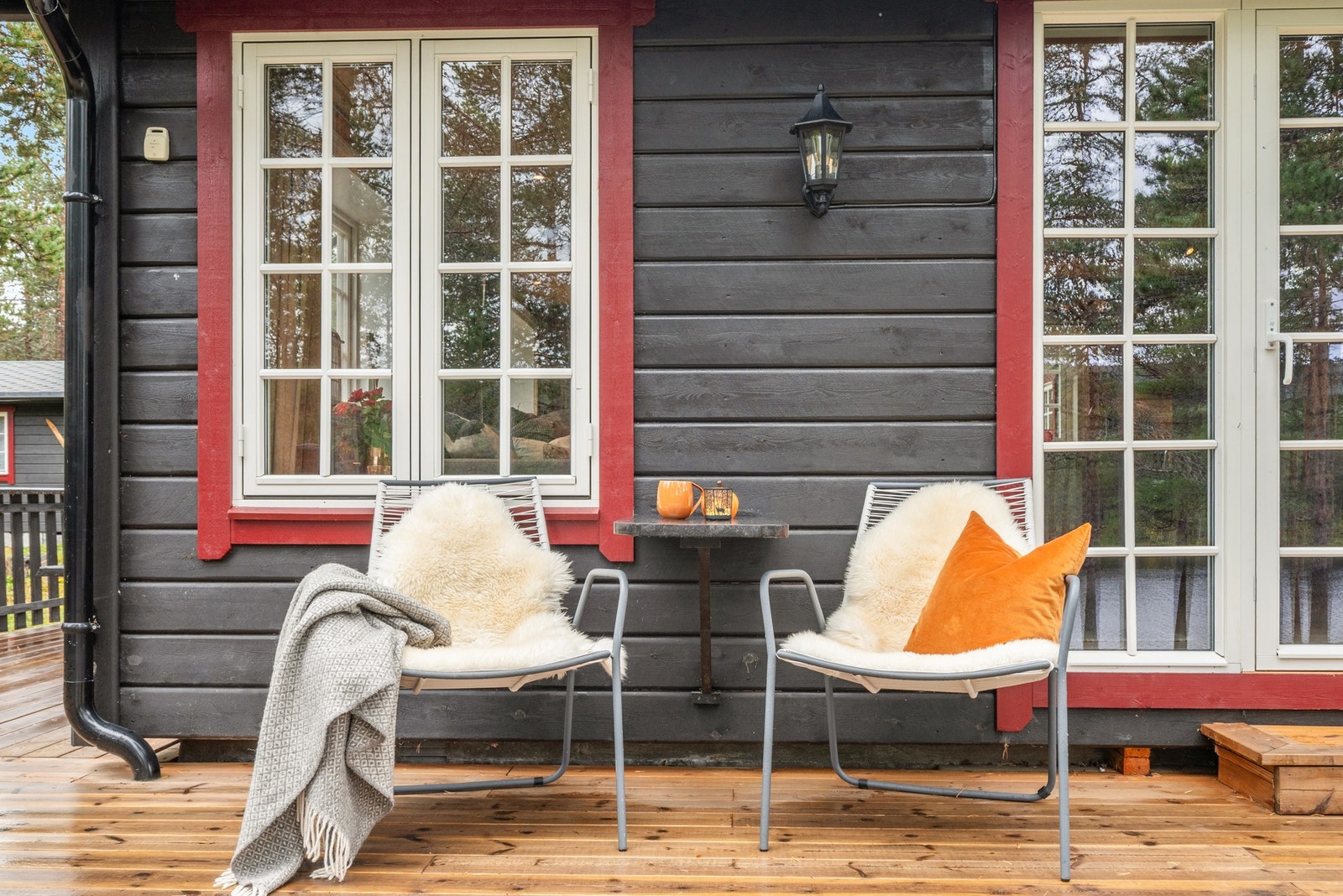 Terrasse bygget på i 2020. Her kan kaffen nytes med idyllisk utsikt. Galleribilde