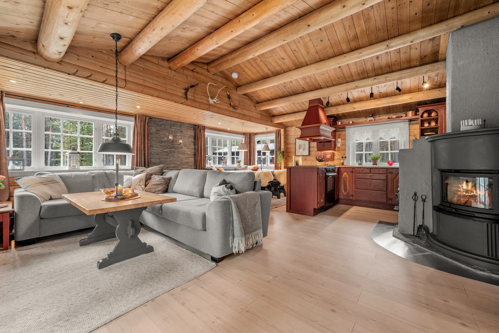 Hytta ble opprinnelig oppført i 1965 og pusset opp og bygget på i 2003. Galleribilde