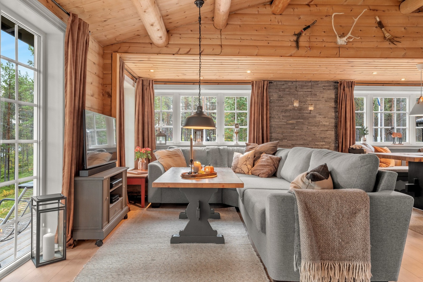 Hytta er på et plan og rommer ca. 72m². Galleribilde