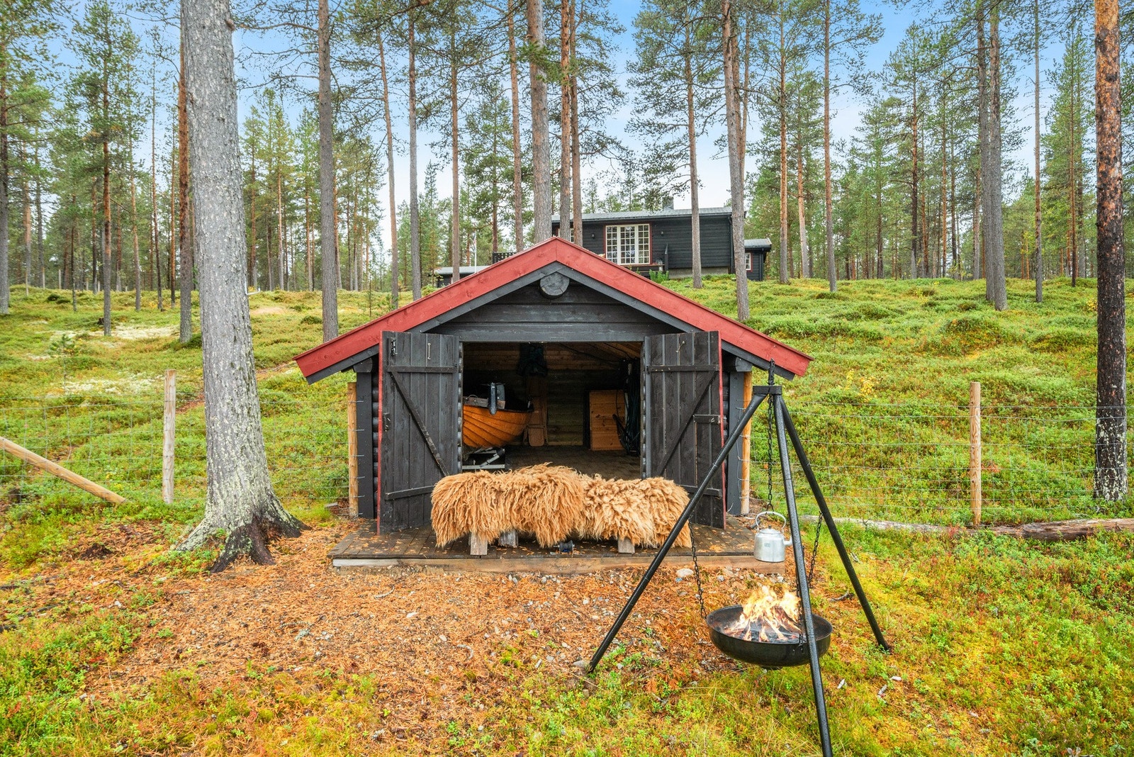 Eiendommens sjarmplass er nede ved båthuset. Galleribilde