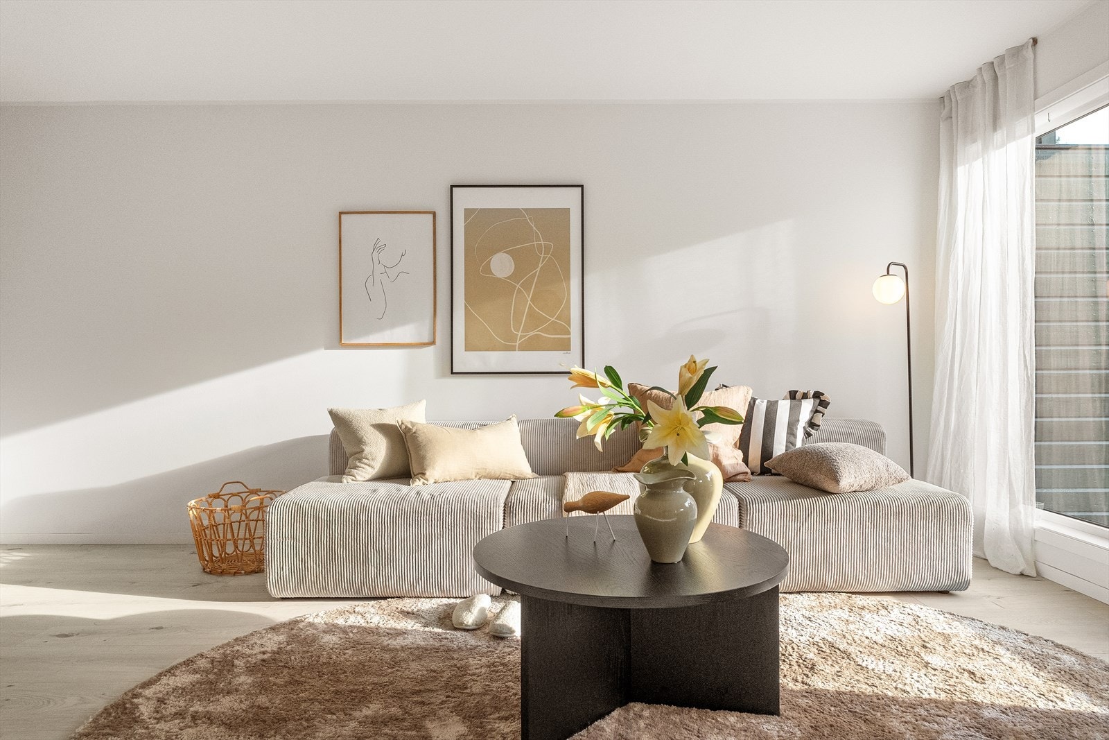 Leiligheten er nymalt og har nytt gulv i stue. Galleribilde