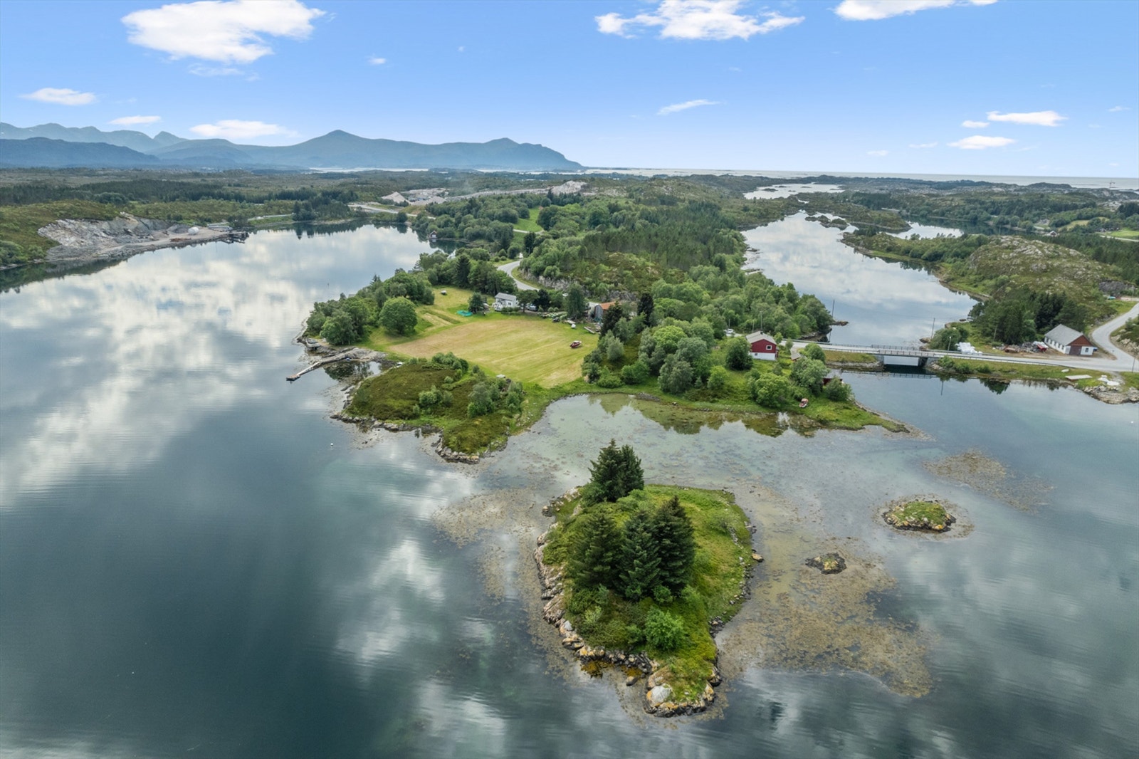 Hjertelig velkommen til Hendveien 369, presentert av Håvard Straumsheim v/Møremegling. Galleribilde