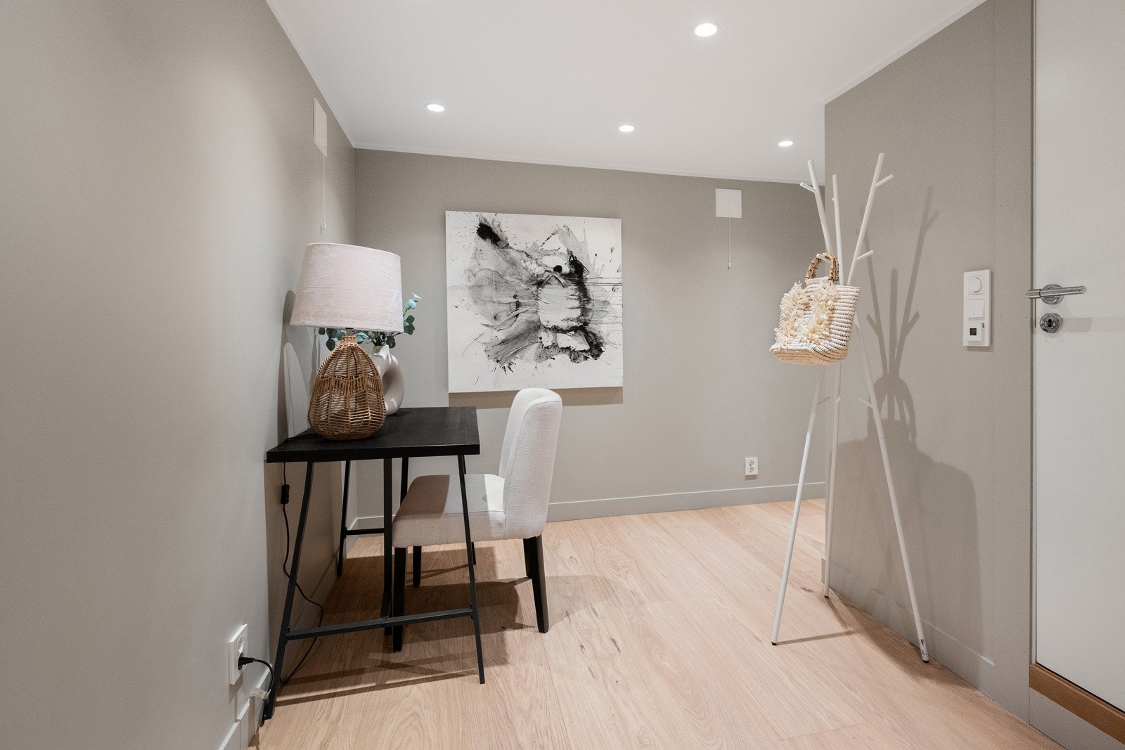 Med sin fleksible utforming gir kjellerstuen mange muligheter for møblering og tilpasning etter behov Galleribilde