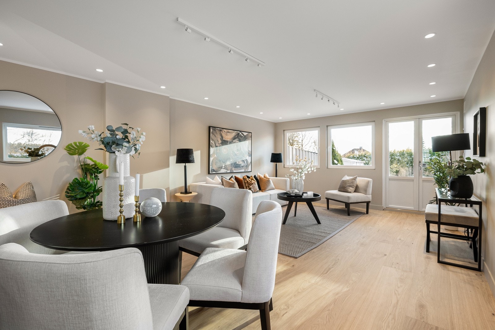 Boligen er smakfullt og moderne innredet, med smarte løsninger, samt en god planløsning. Galleribilde