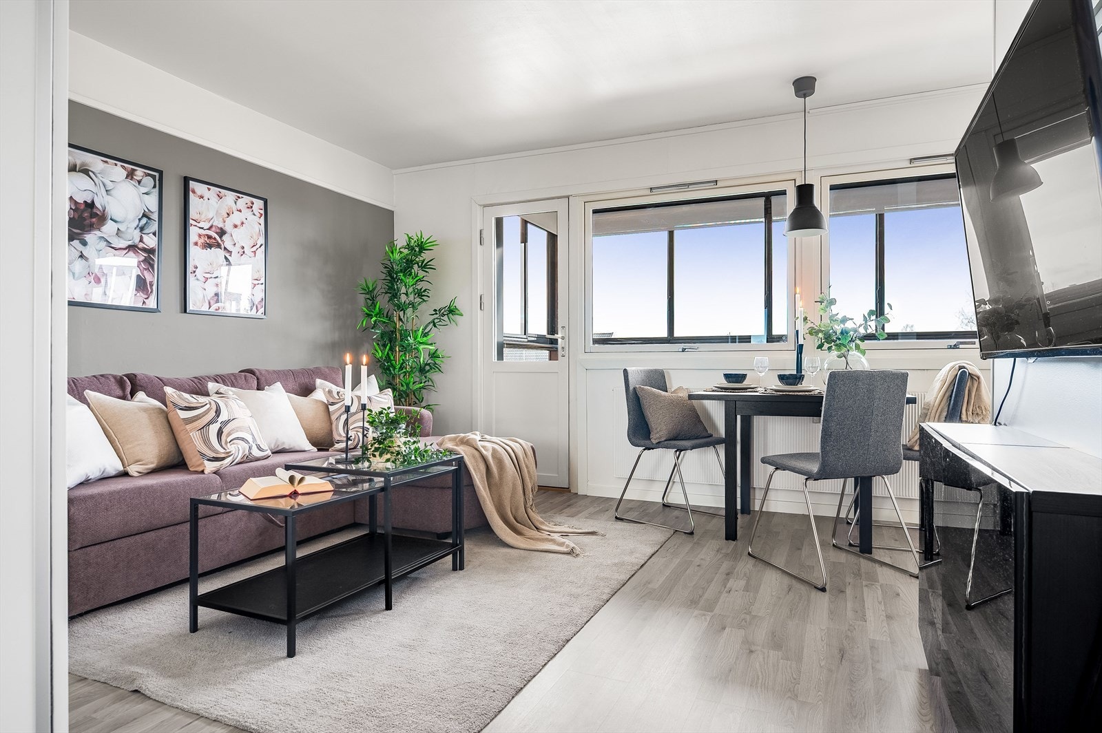 Leiligheten ligger i byggets 2. etasje, og har en arealeffektiv planløsning som utnytter hver kvadratmeter til det fulle. Galleribilde