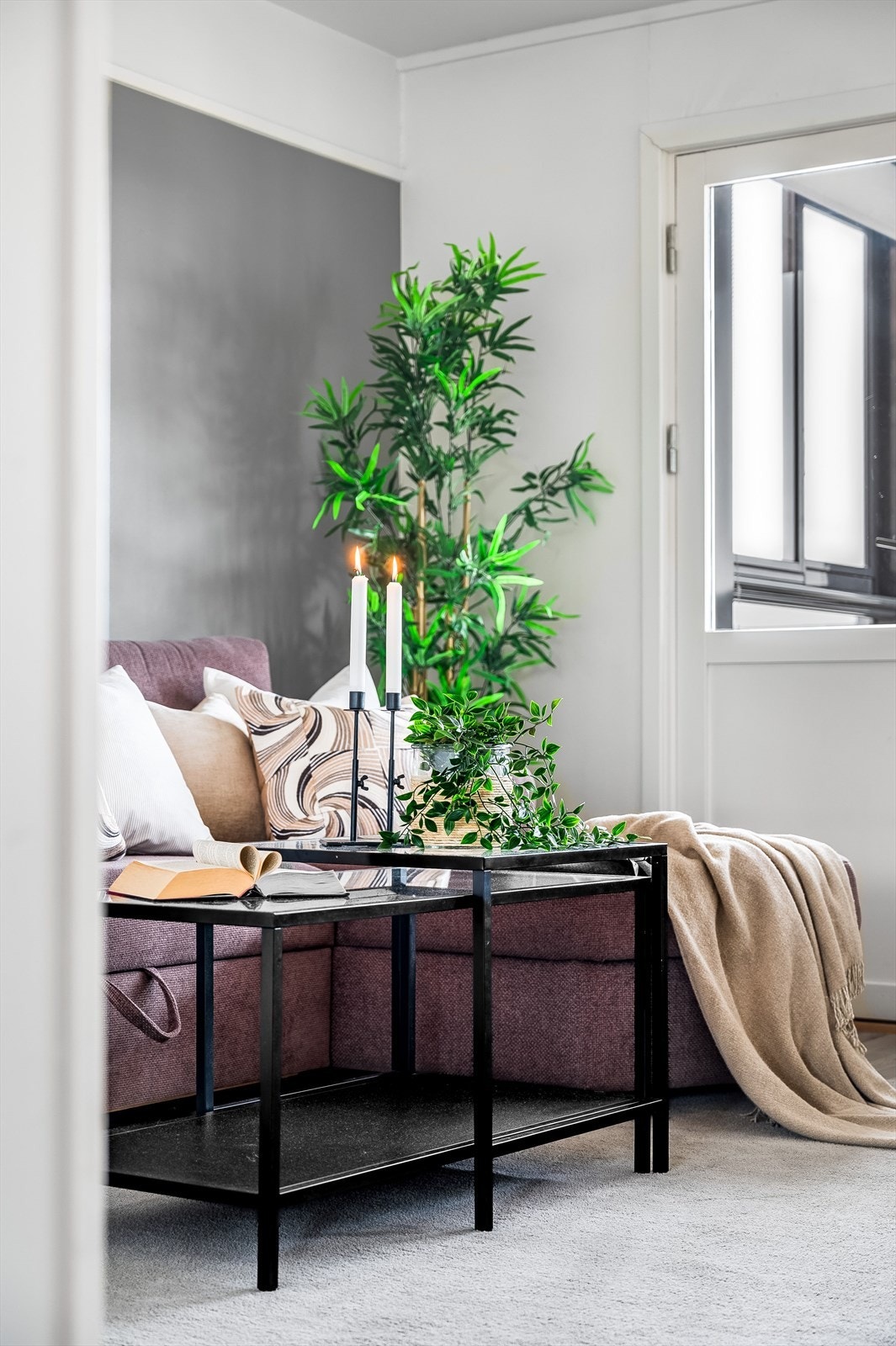 En lys og pen 1-roms leilighet med adskilt sovealkove og solrik innglasset balkong mot vest. Galleribilde