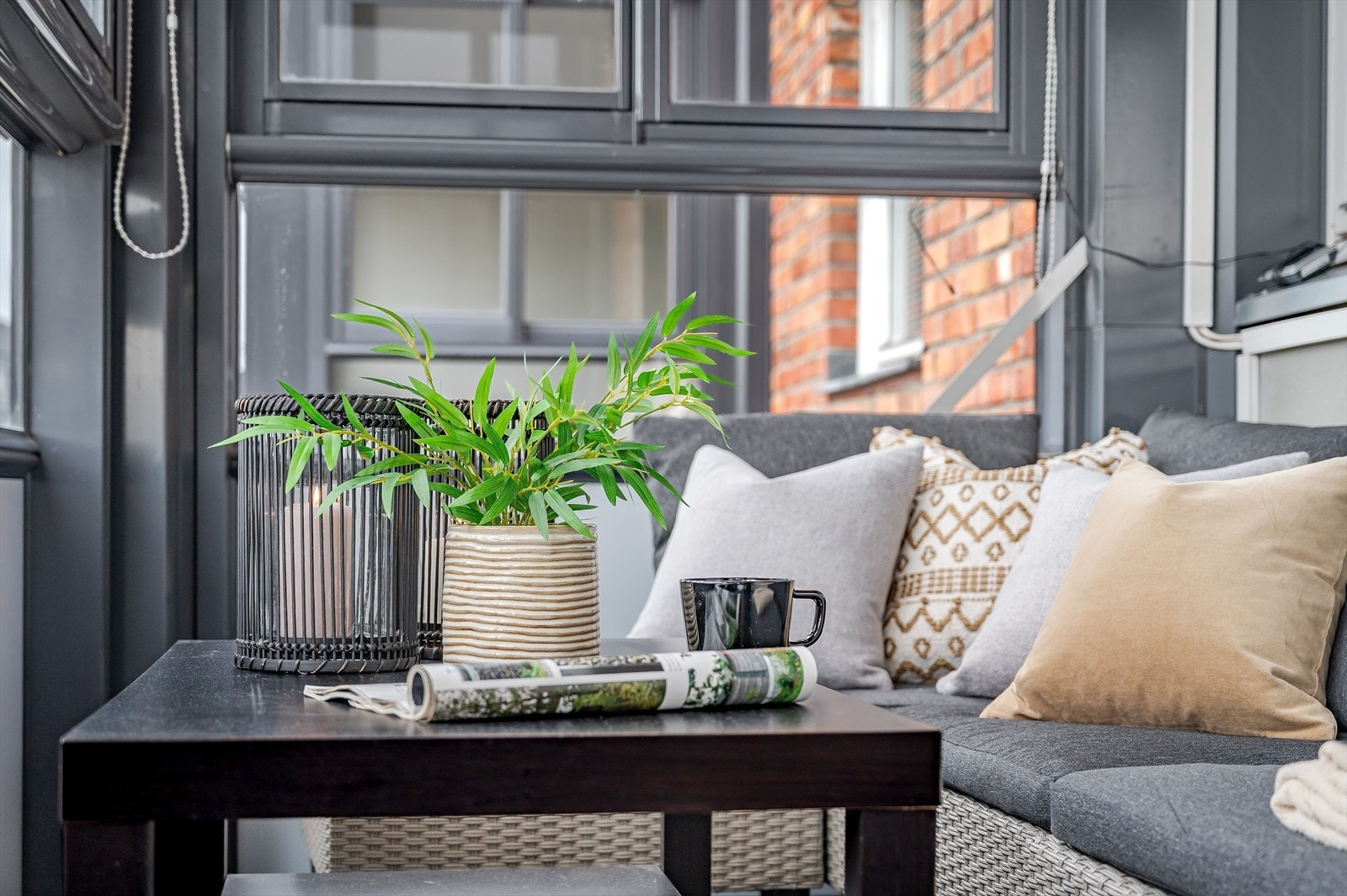 Siden balkongen er innglasset blir dette et fint ekstra rom som kan brukes gjennom hele året. Galleribilde