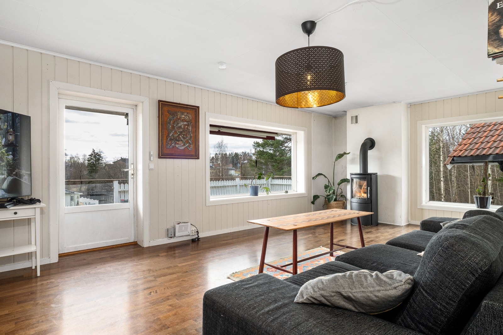 Fra stuen er det utgang til en stor veranda. Galleribilde