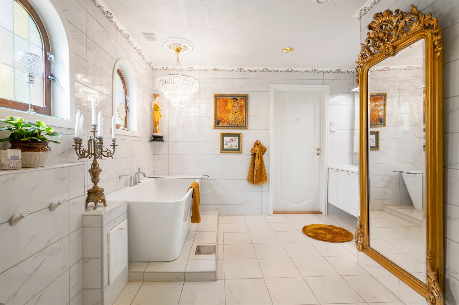 Stort og lekkert baderom på hele 13 kvm. Galleribilde