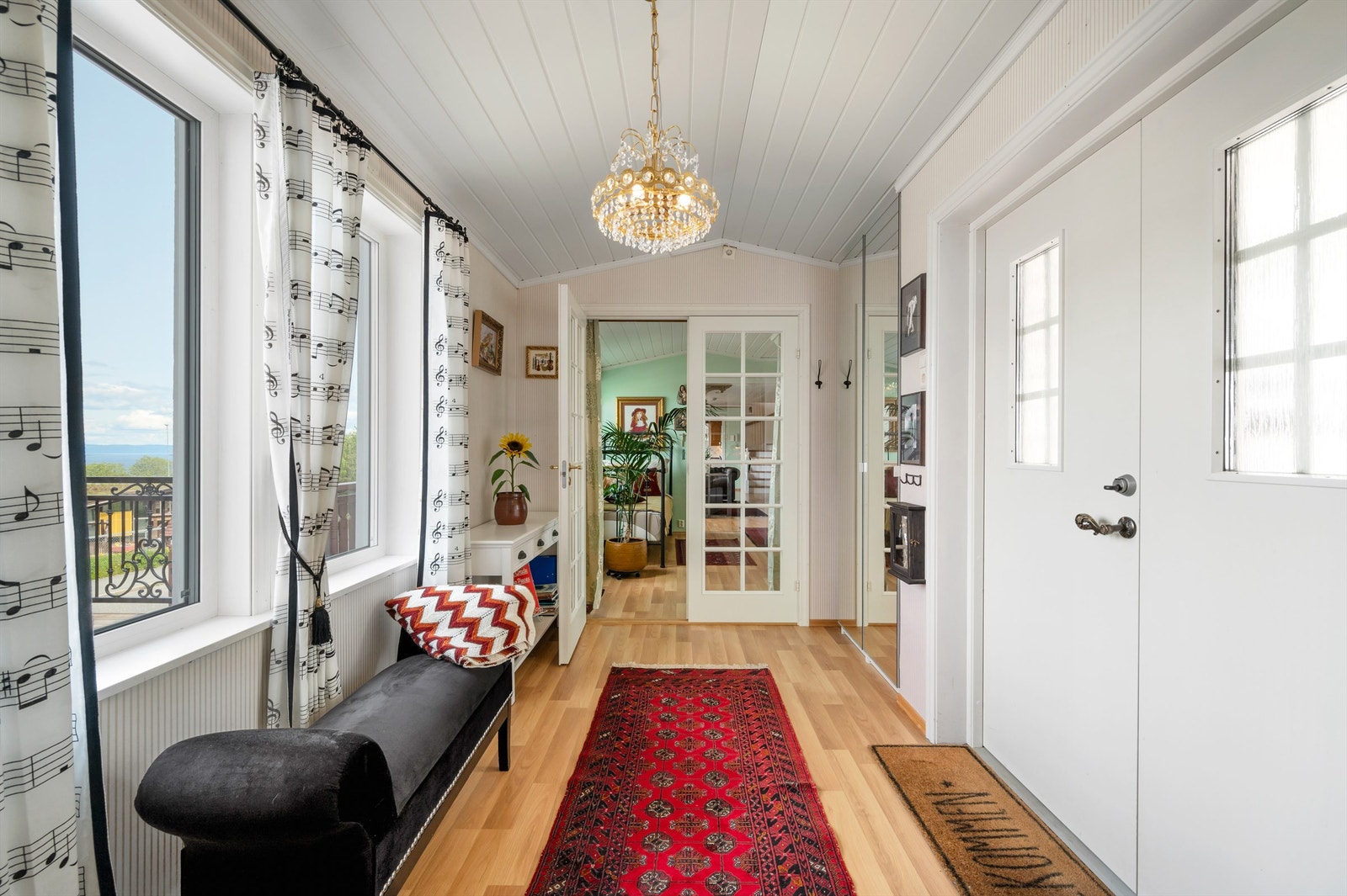 Gang mellom stue og spisestue. Galleribilde