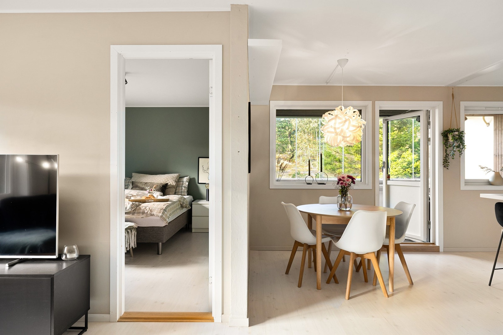 Fra stuen er det adkomst til hovedsoverommet. Galleribilde