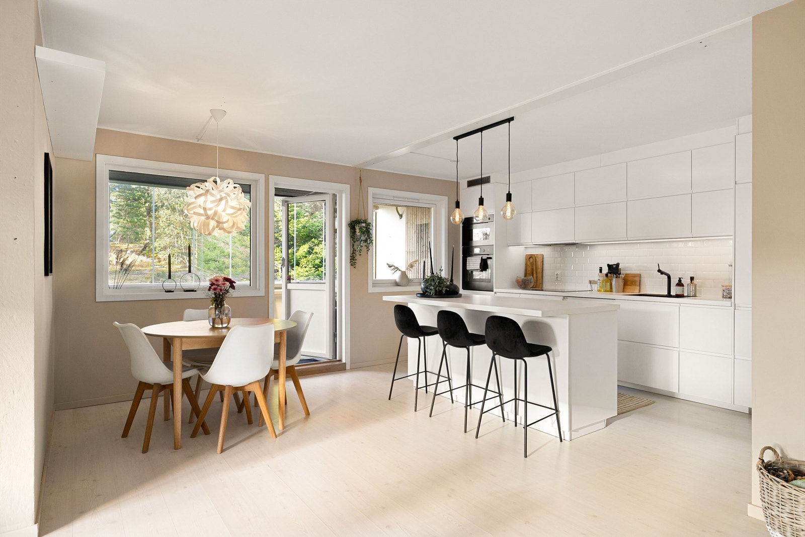 Årfuglveien 5 presenters av Per-Espen Omberg i Krogsveen. Galleribilde