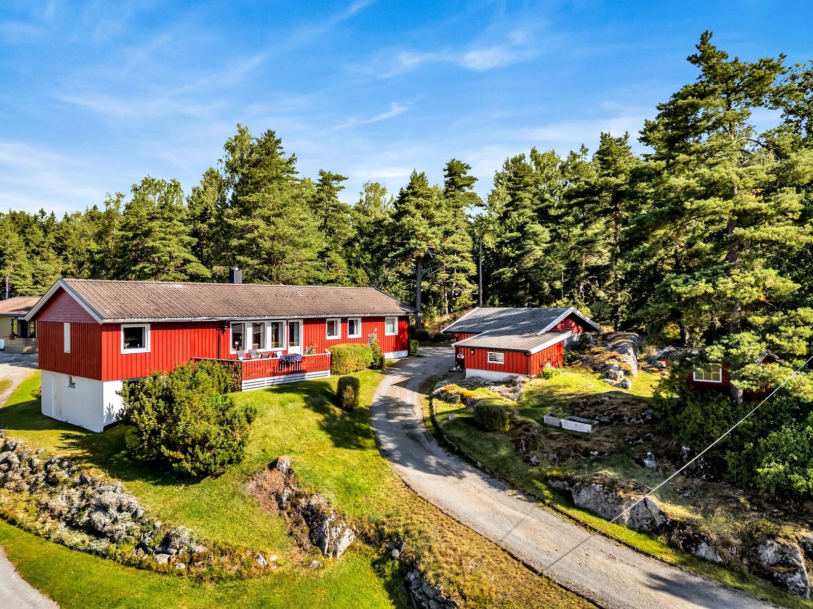 Magnus Grasmo v/EIE eiendomsmegling har gleden av å presentere Melnesveien 51! Galleribilde