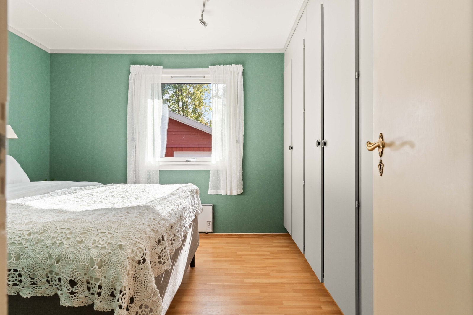 Boligen har tre gode soverom, alle på samme plan. Galleribilde