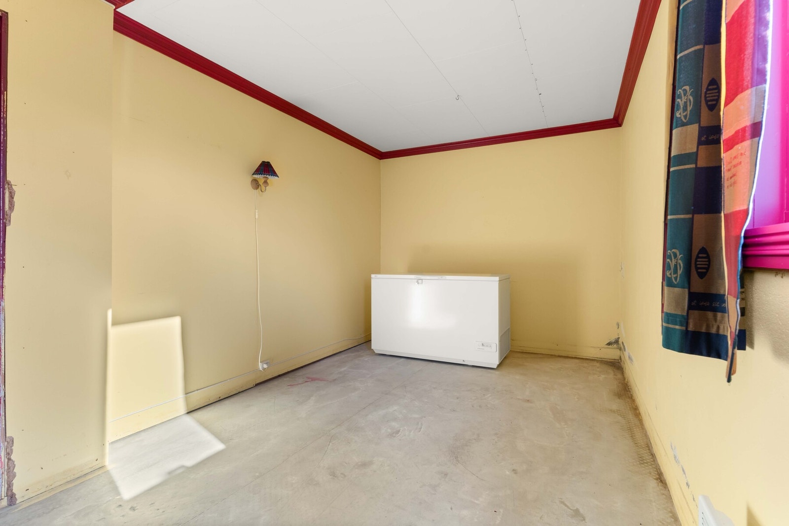 I henhold til gamle byggetegninger var det tegnet inn 2 soverom i kjeller. Se vedlagt i salgsoppgave. Galleribilde