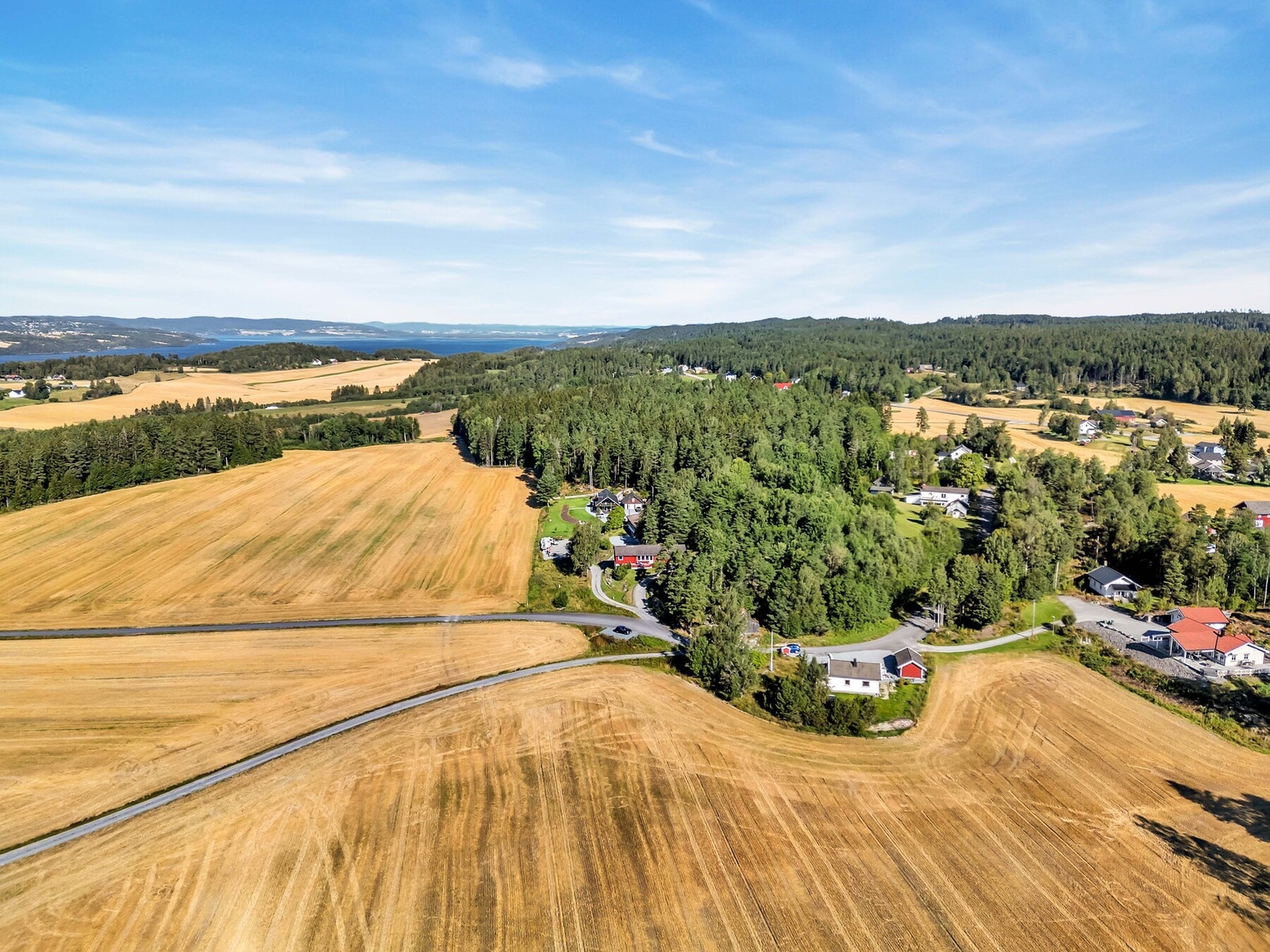 Turstier og skiløyper er like i nærheten, og det er kort avstand til fin badeplass på Bølertjern. Galleribilde