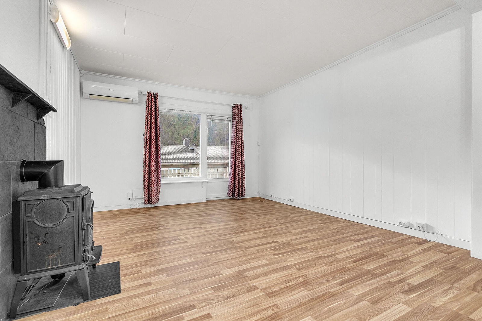 1etg - Stue med utgang til balkong Galleribilde