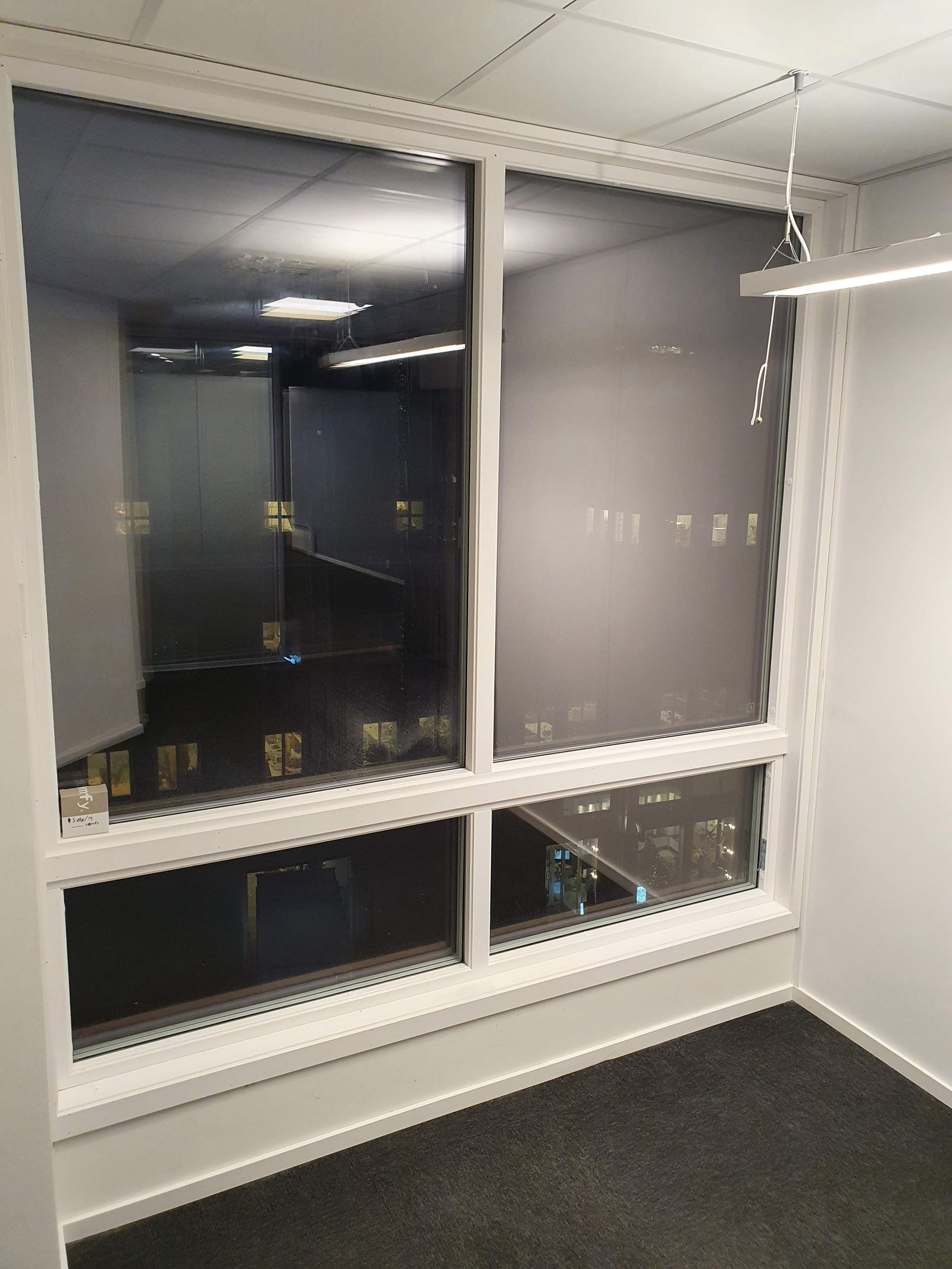 Store vinsusflater som gir kontorer med mye lys innslipp Galleribilde