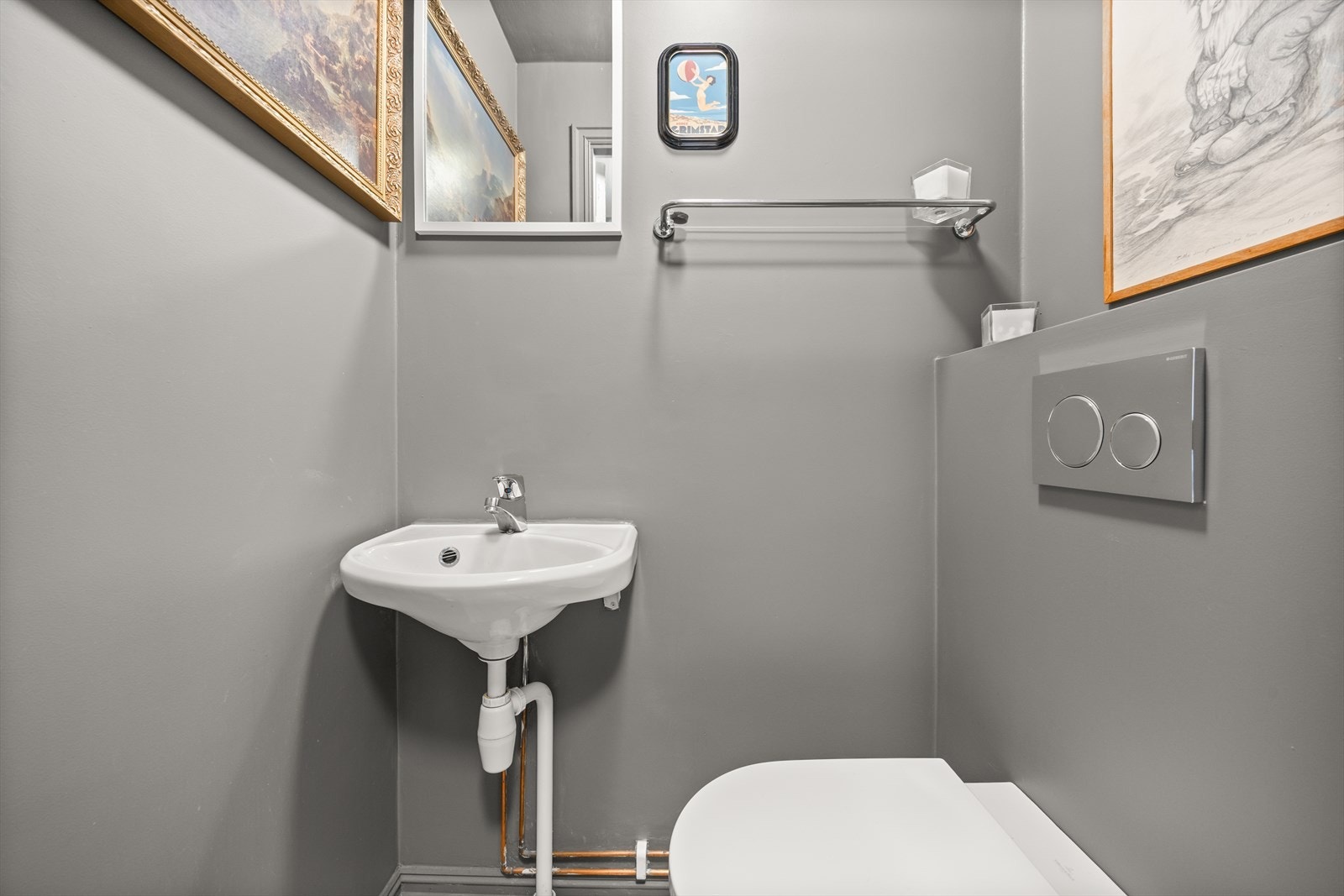 Toalettrom med adkomst fra entré Galleribilde