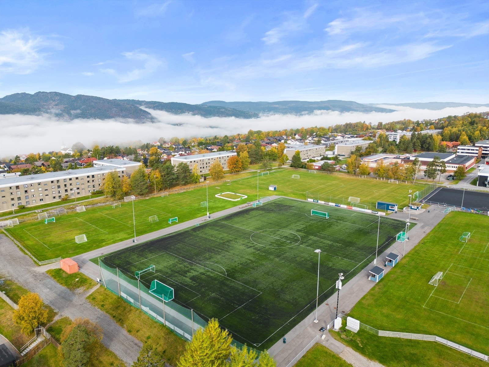 Boligen har en meget god beliggenhet på Tranby - ypperlig for både små og store Galleribilde