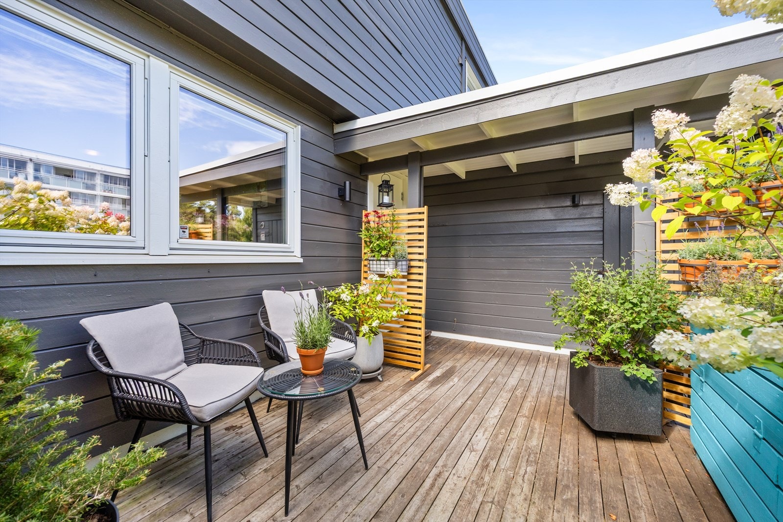 Her sitter du lunt og usjenert, samt er selve inngangspartiet takover Galleribilde