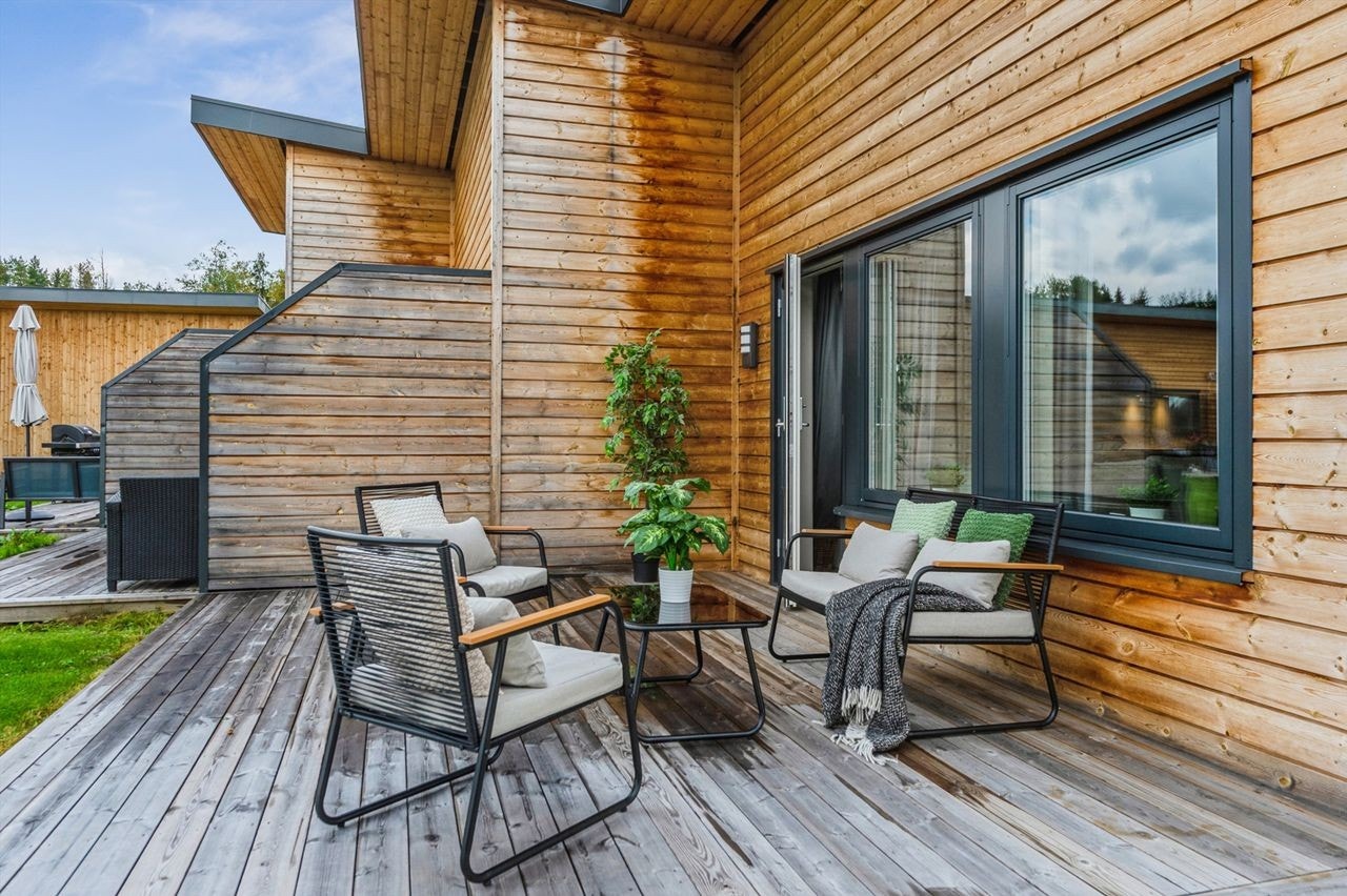 Her er det god plass til en sittegruppe for å nyte ettermiddagssolen. Galleribilde