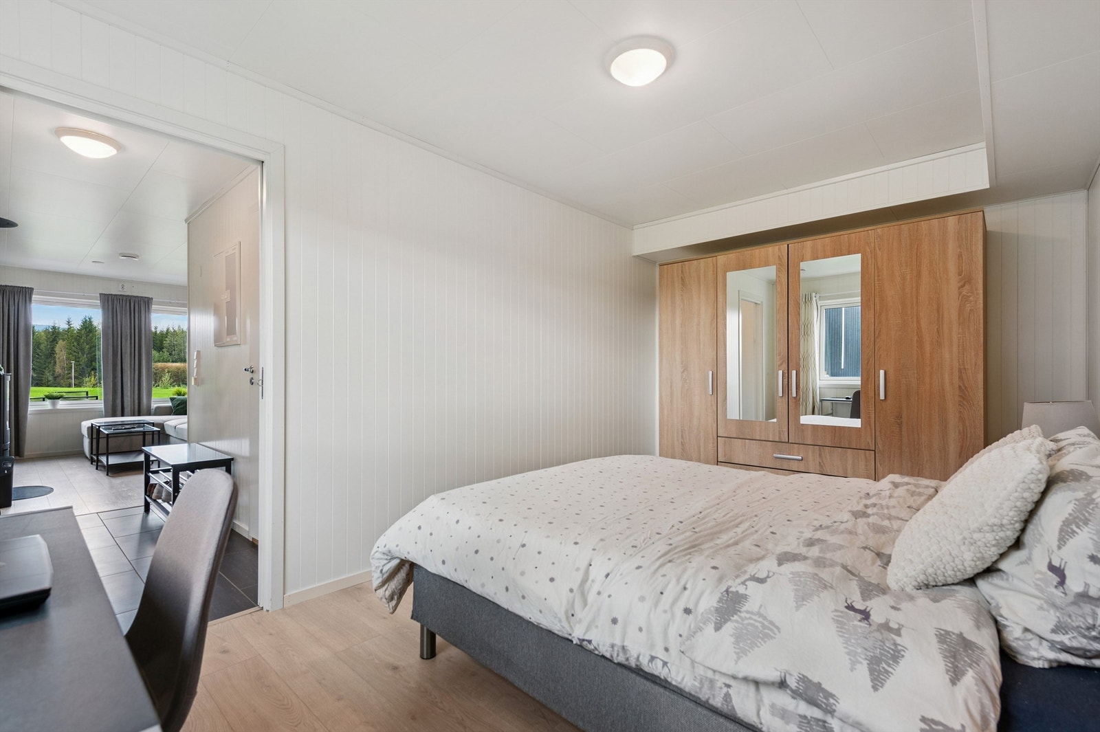 Soverommet er av god størrelse med plass til dobbeltseng og garderobeløsning. Galleribilde