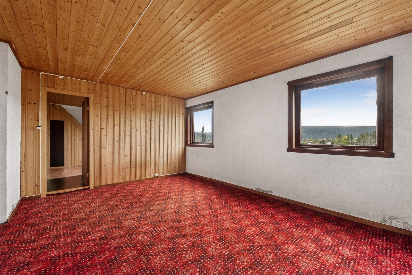 Rom i underetasjen innredet som stue. Ikke omsøkt/godkjent. Se pkt. ferdigattest. Galleribilde