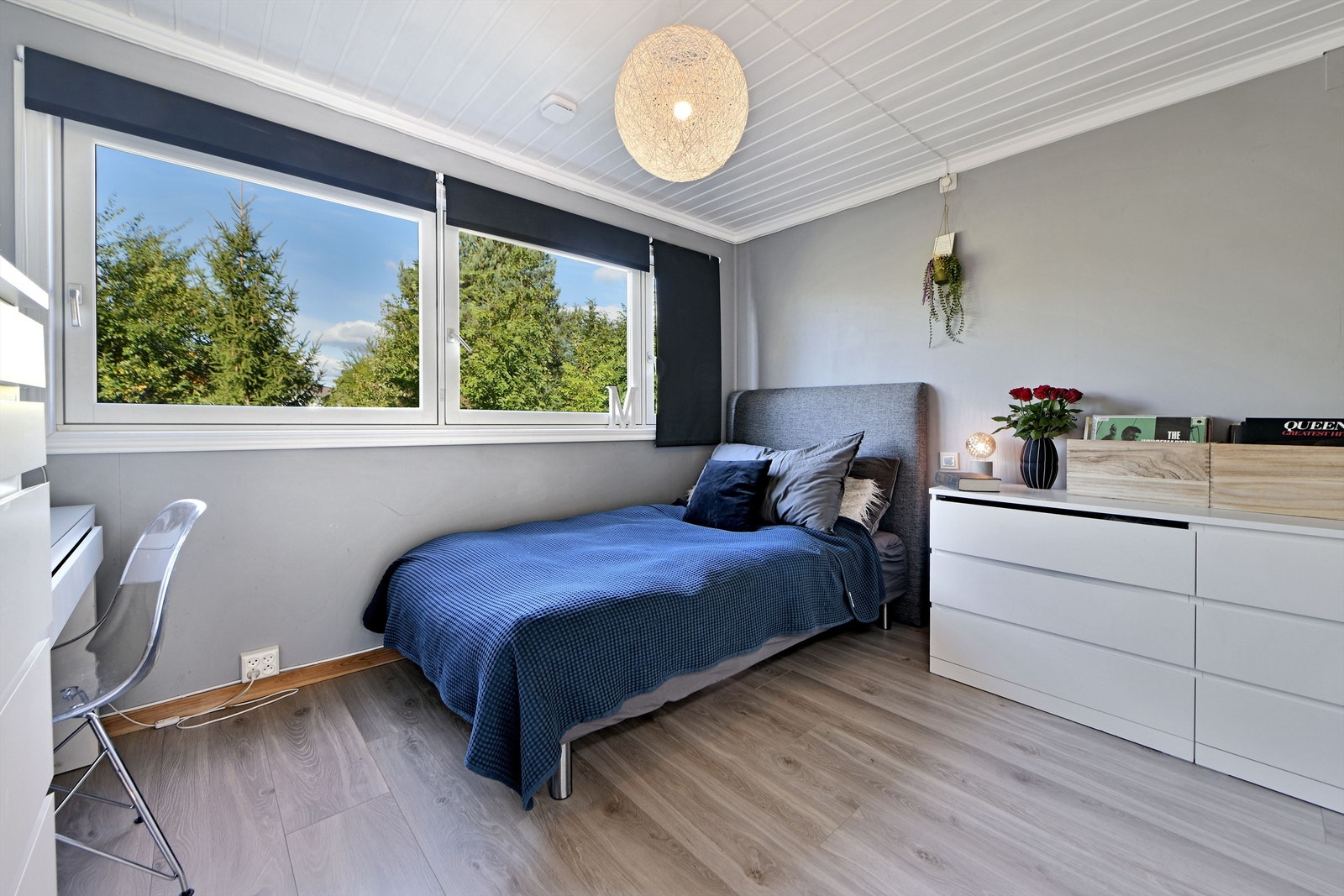 Soverom 3 - god plass til dobbeltseng og garderobeløsning - vindu orientert mot nord Galleribilde