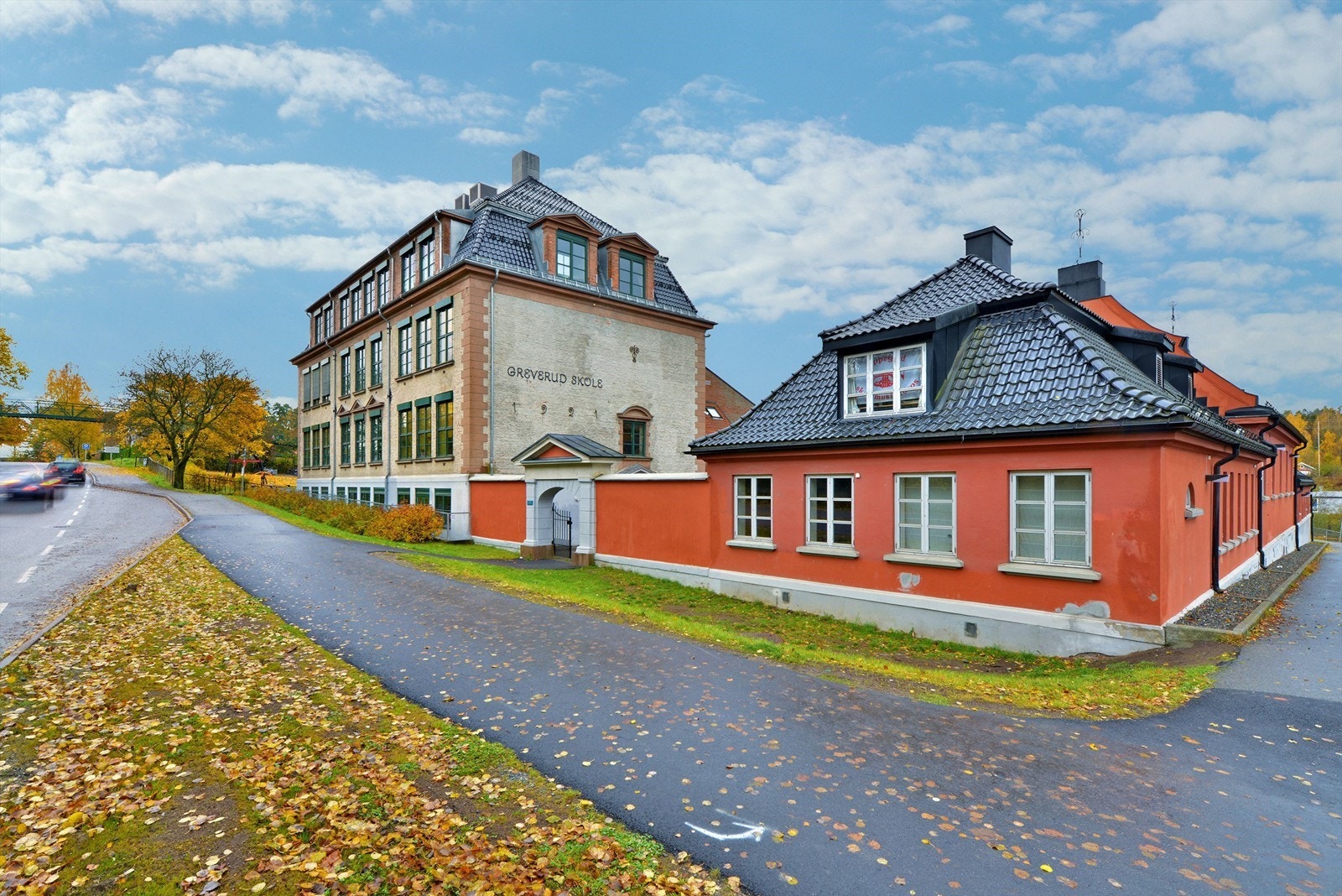 Rett ved Greverud barneskole - gangavstand til Flåtestad ungdomsskole - Roald Amundsen videregående skole ligger på Sofiemyr Galleribilde