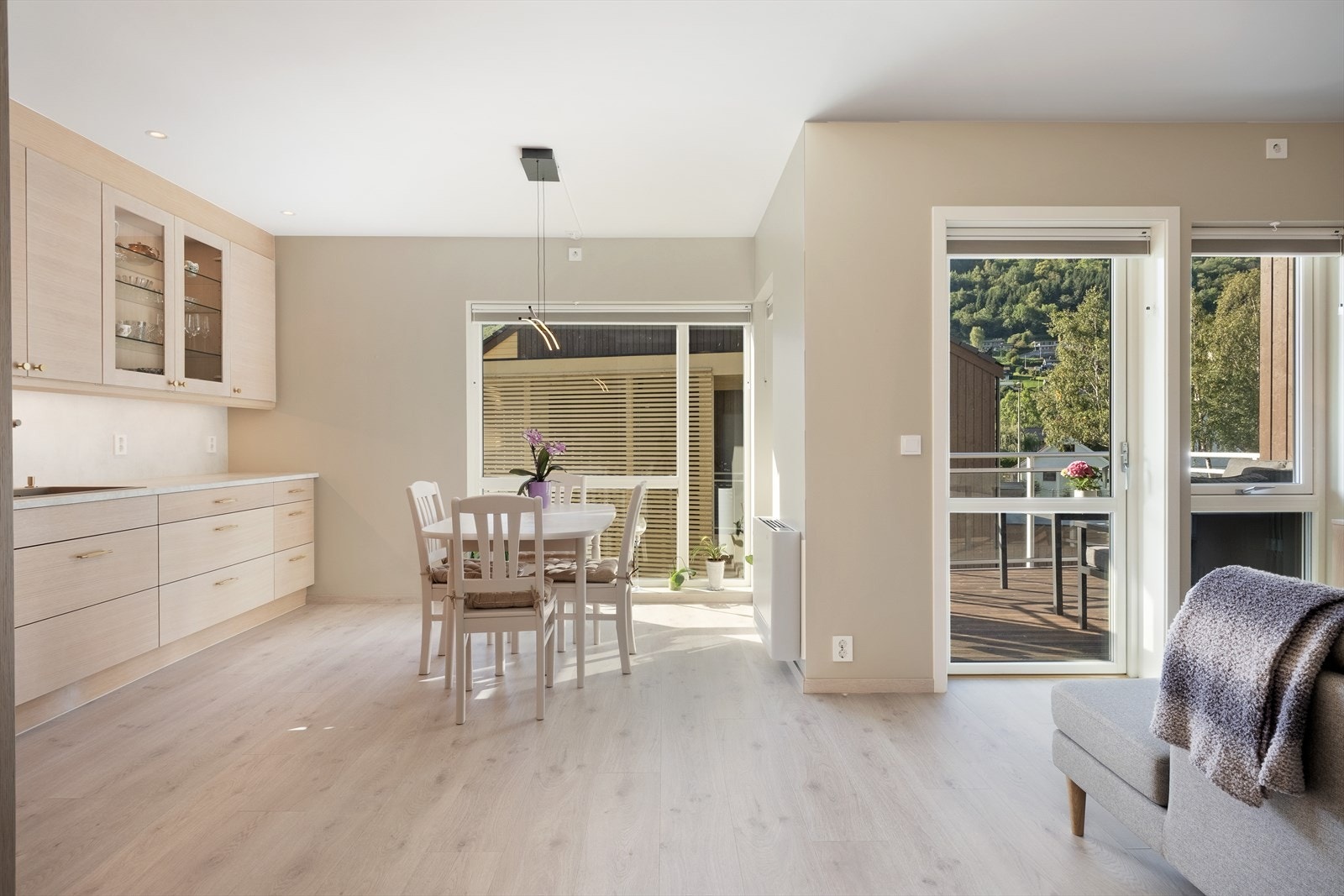 I stove/kjøkken er det varmepumpe som oppvarming. Galleribilde