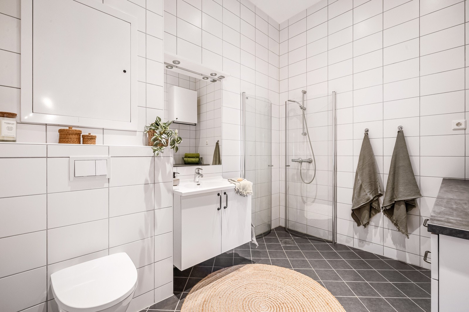 Stort helfliset bad på 7,5 kvm med alt du trenger Galleribilde