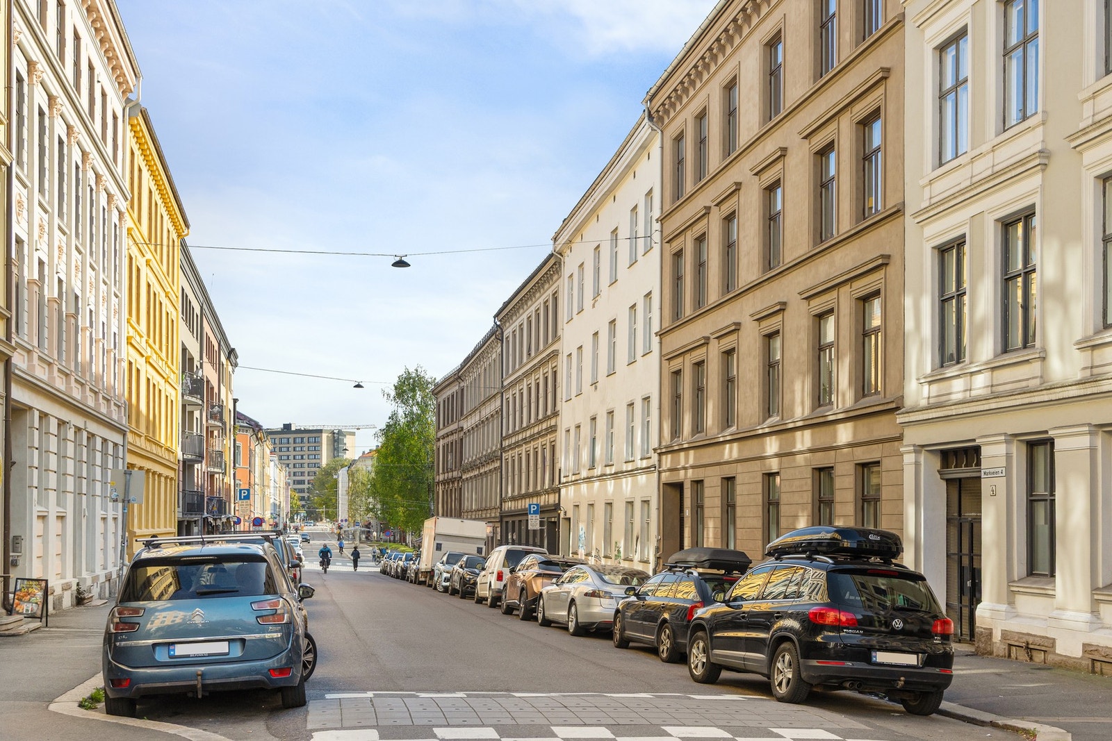 Leiligheten ligger i et meget populært og sentralt boligområde øverst på beste Grünerløkka, rett vest for Birkelunden holdeplass Galleribilde