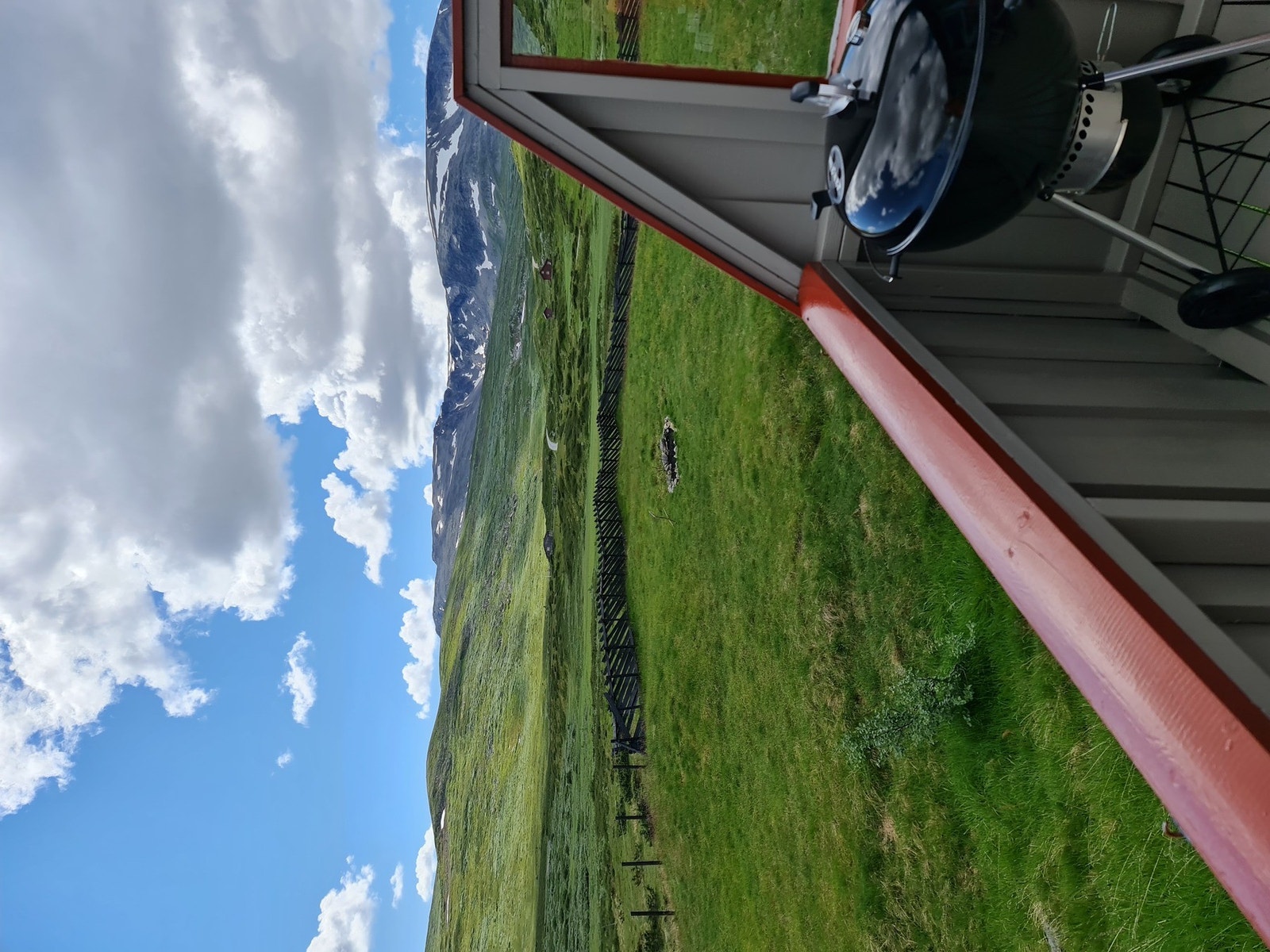 Fyr opp grillen og nyt late sommerdager i høyfjellet Galleribilde